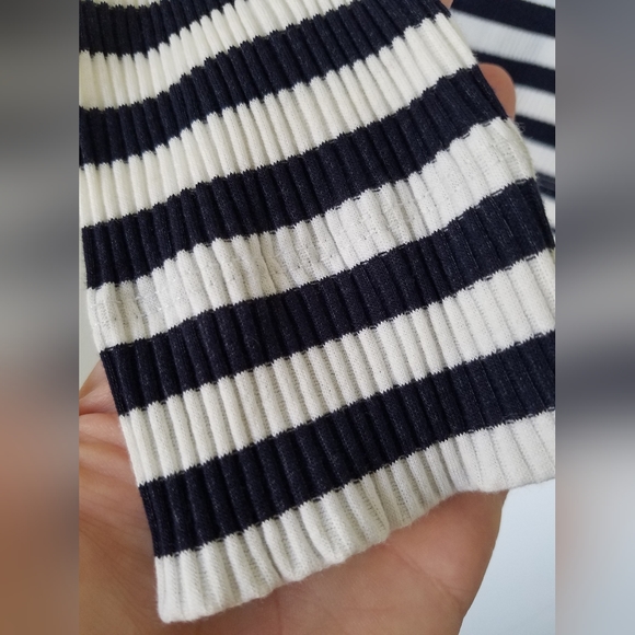 EUC H&M Ribbed Striped Navy White Long Sleeve shirt size Medium - Picture 4 of 4